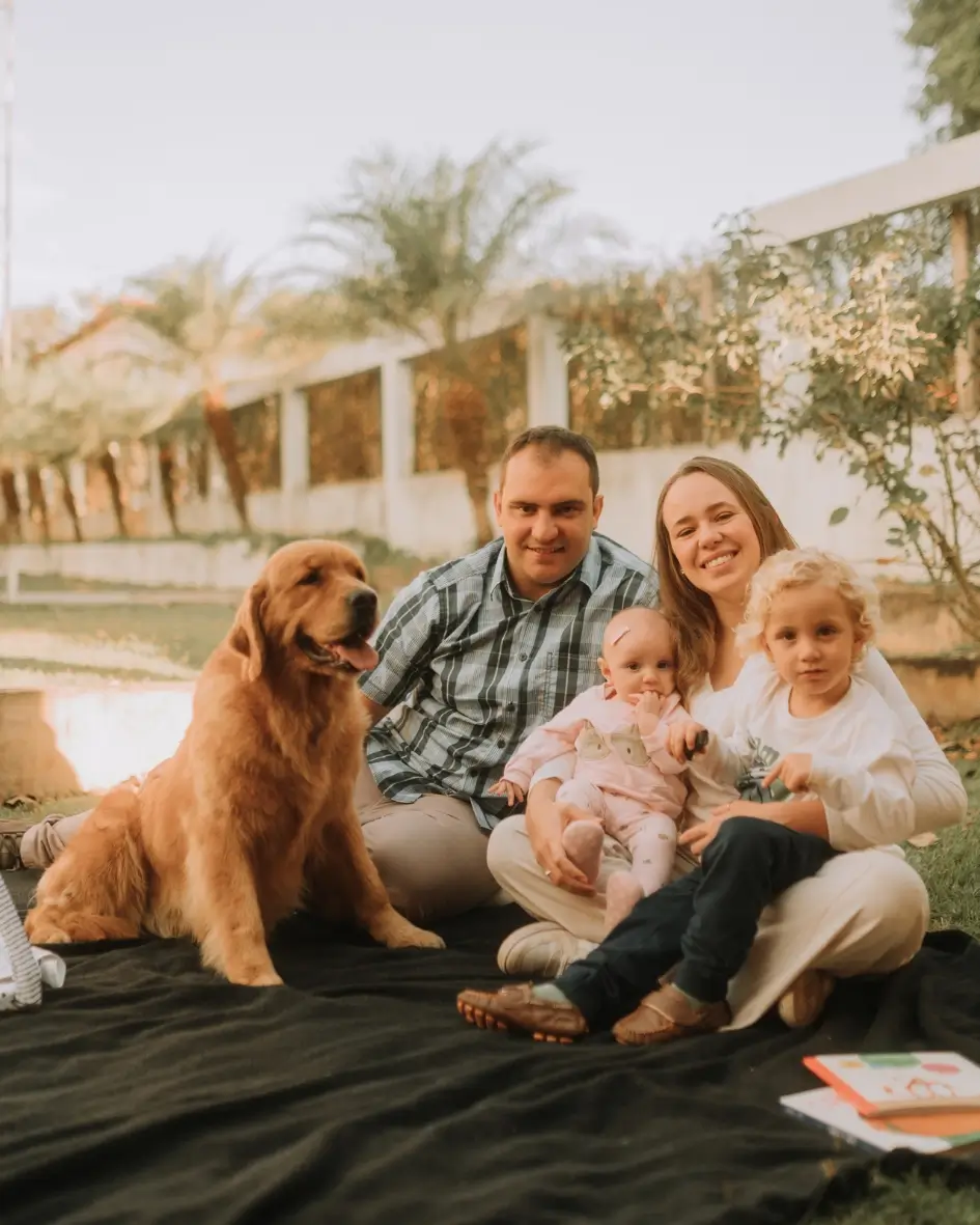 Veterinários do Canil Trevo Dourado com os cães